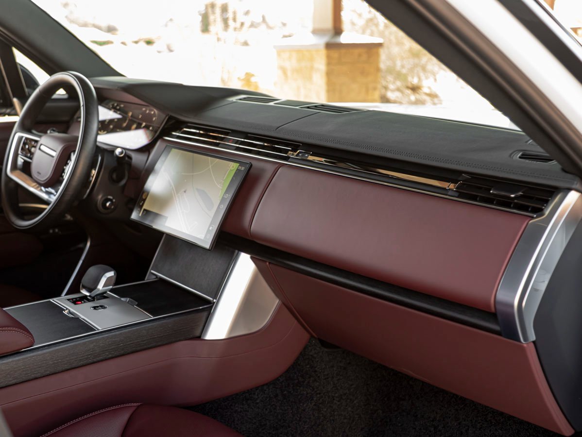 New 2025 Land Rover Range Rover SE image 29