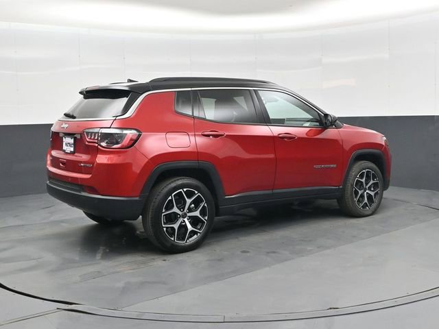 Used 2025 Jeep Compass Limited image 4