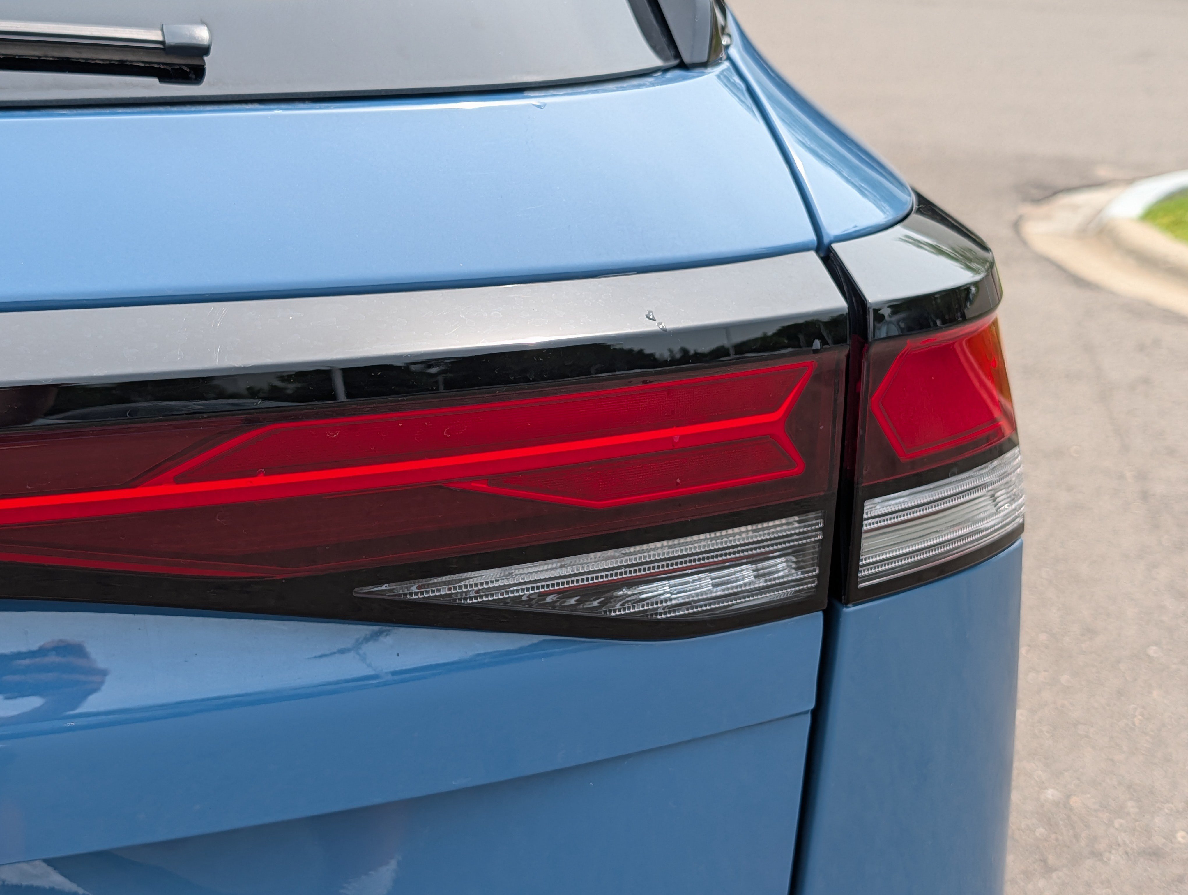 Certified 2025 Volkswagen Tiguan SE R-Line AWD/4WD image 17