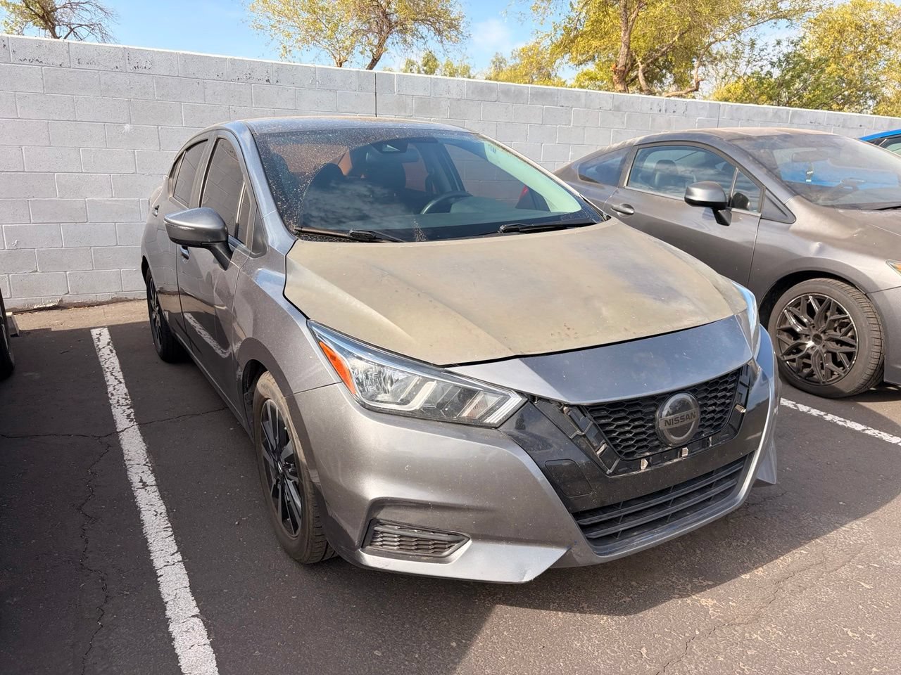 Used 2020 Nissan Versa SV FWD image 4