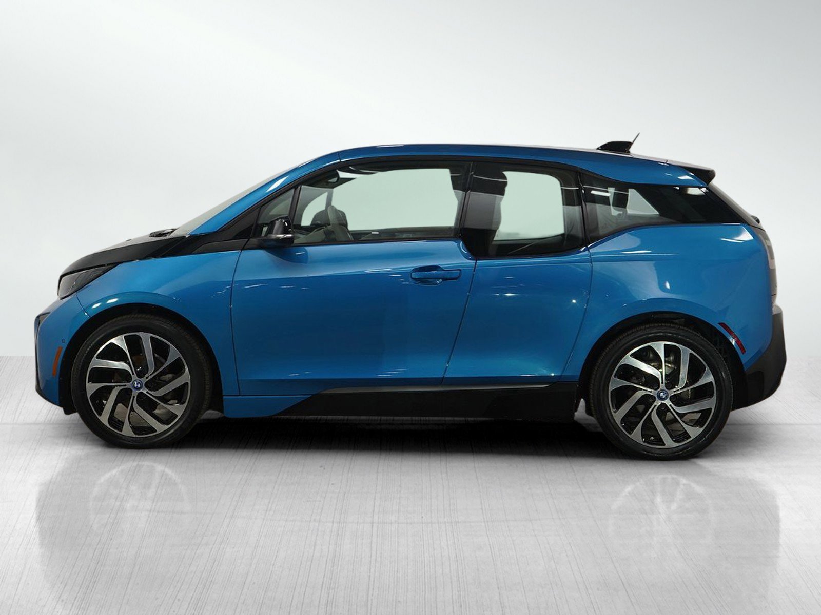 Used 2017 BMW i3 image 2