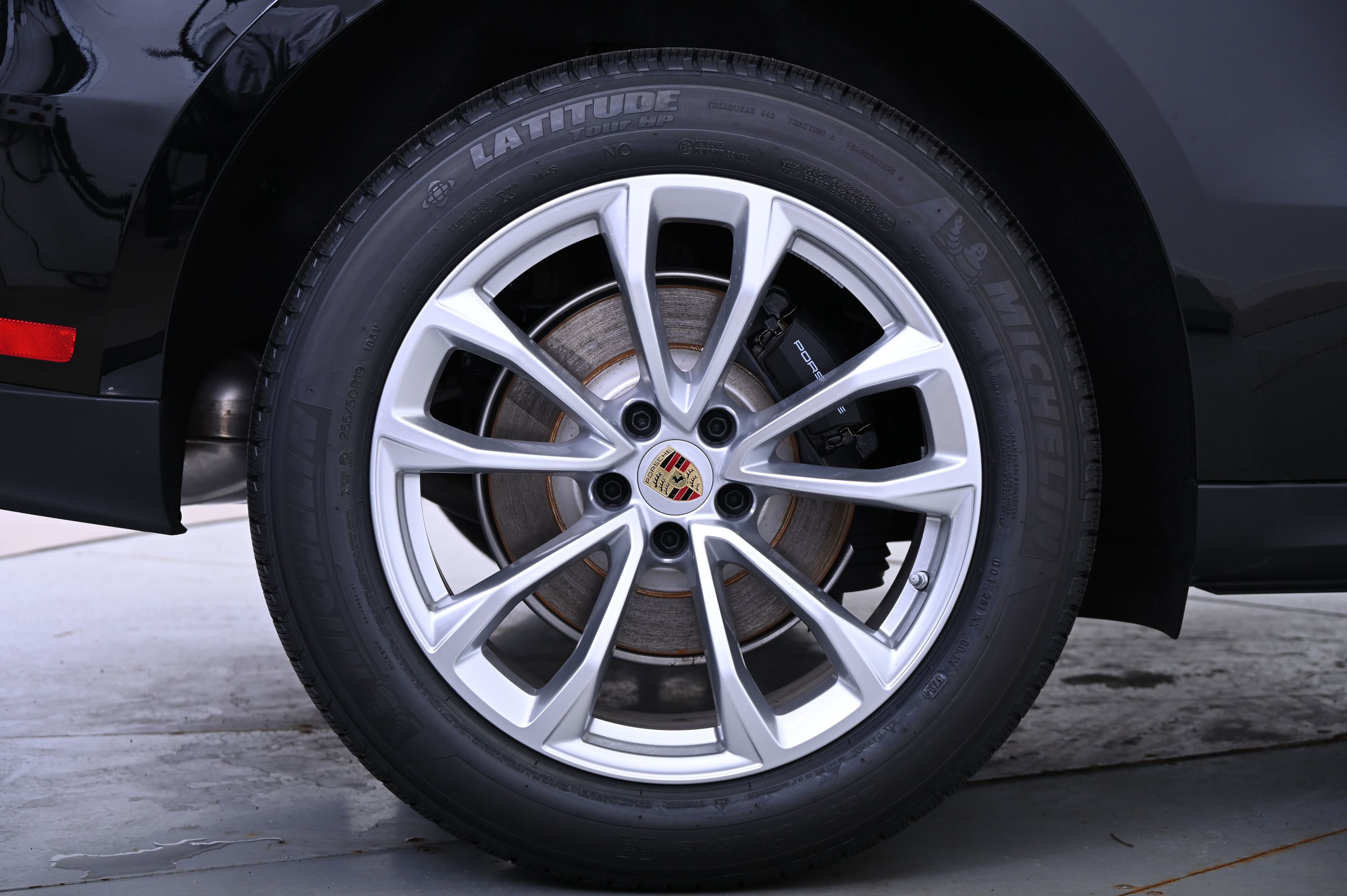 Certified 2025 Porsche Macan image 17