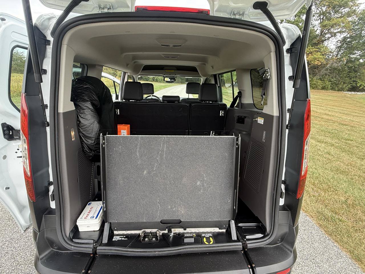 Used 2022 Ford Transit Connect XL FWD image 9