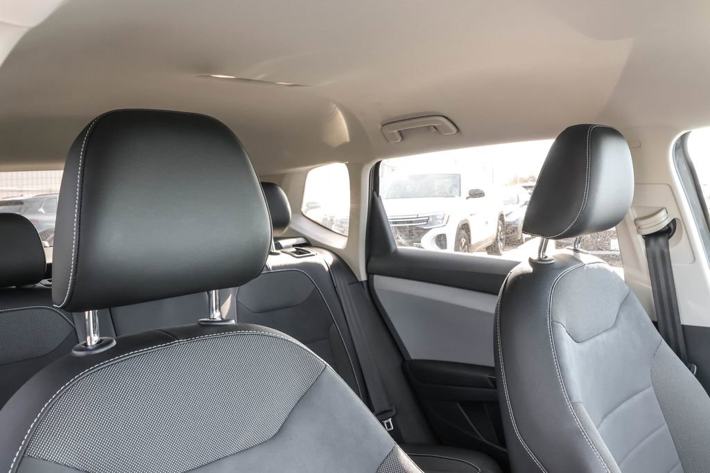 Certified 2022 Volkswagen Taos SE image 37