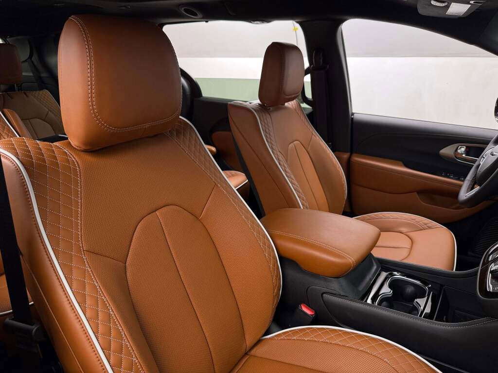 New 2026 Chrysler Pacifica Pinnacle image 18