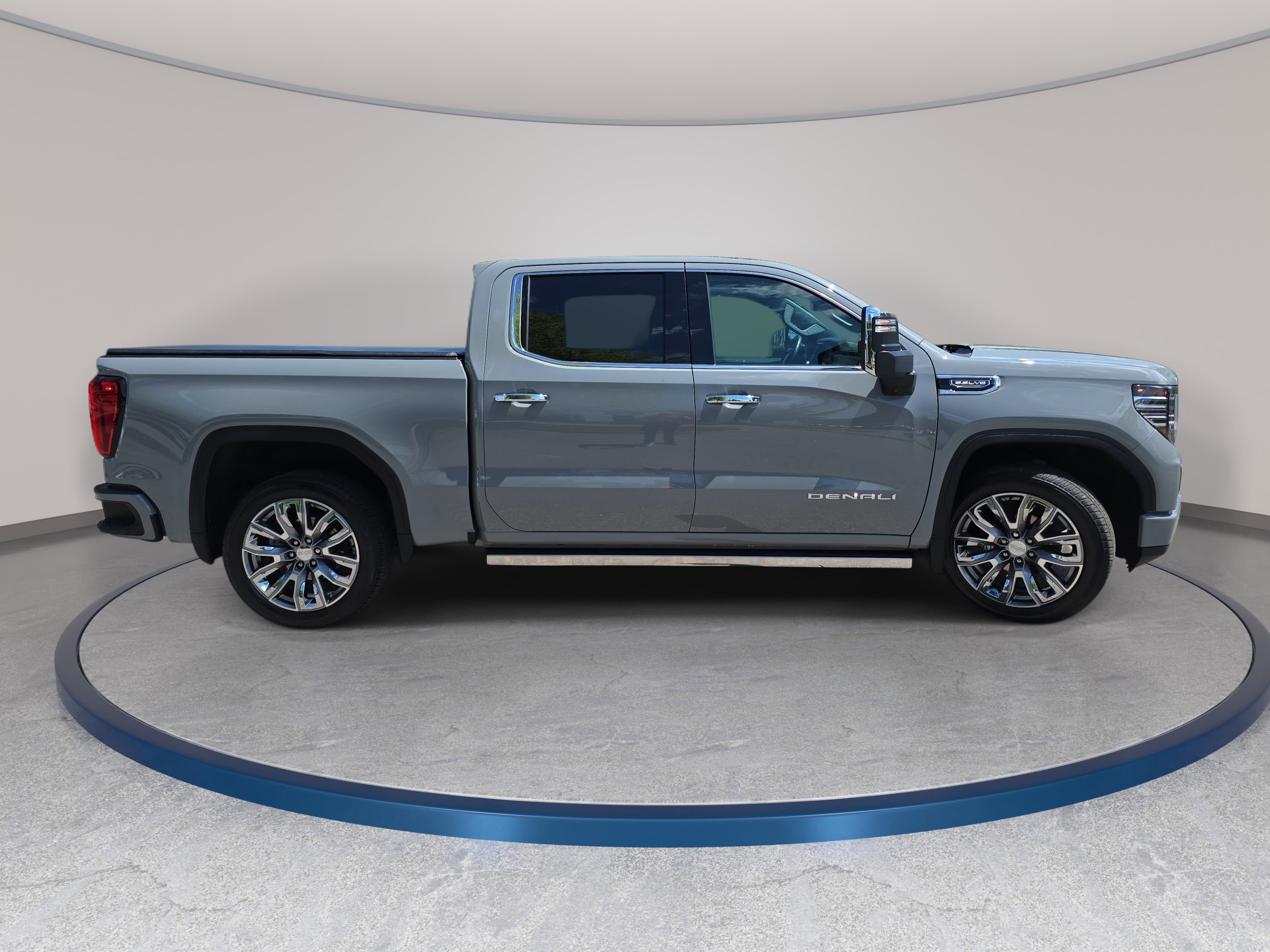 Used 2024 GMC Sierra 1500 Denali w/ Denali Reserve Package AWD/4WD image 4