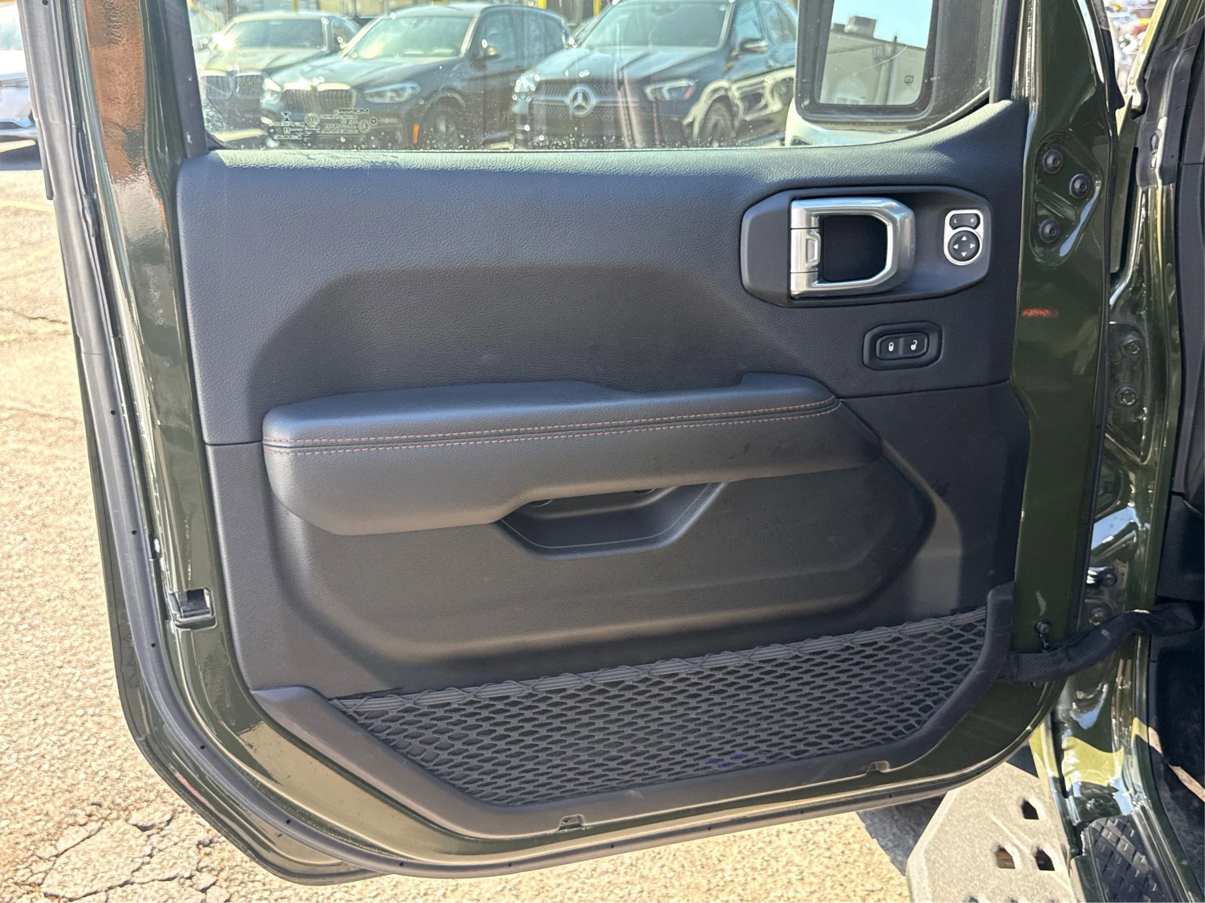 Used 2022 Jeep Gladiator Mojave w/ Cold Weather Group image 18