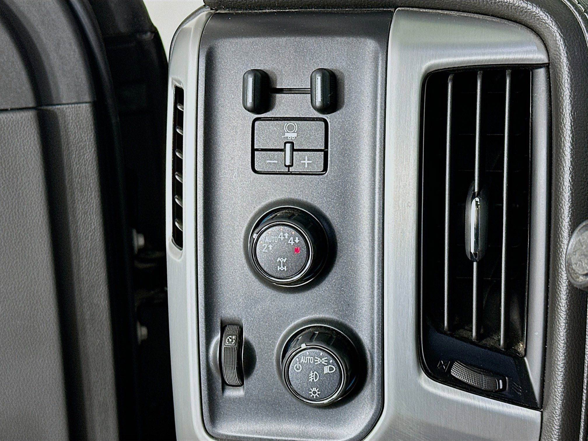 Used 2018 GMC Sierra 1500 SLT image 17