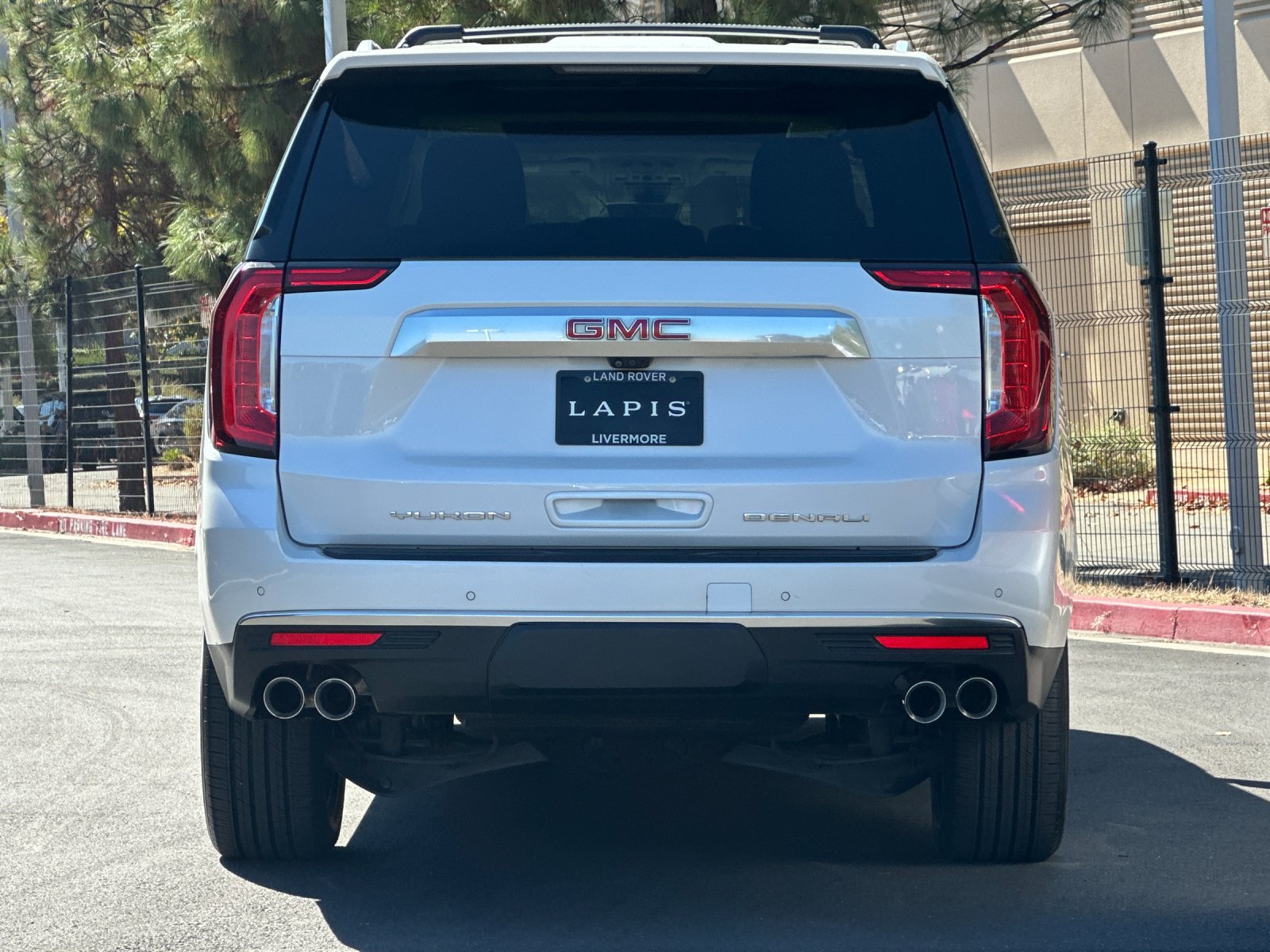Used 2021 GMC Yukon XL Denali w/ Denali Premium Package AWD/4WD image 5