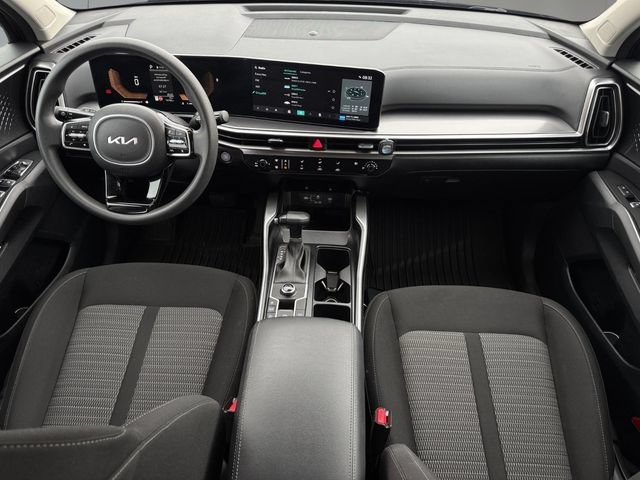 Used 2024 Kia Sorento LX FWD image 8