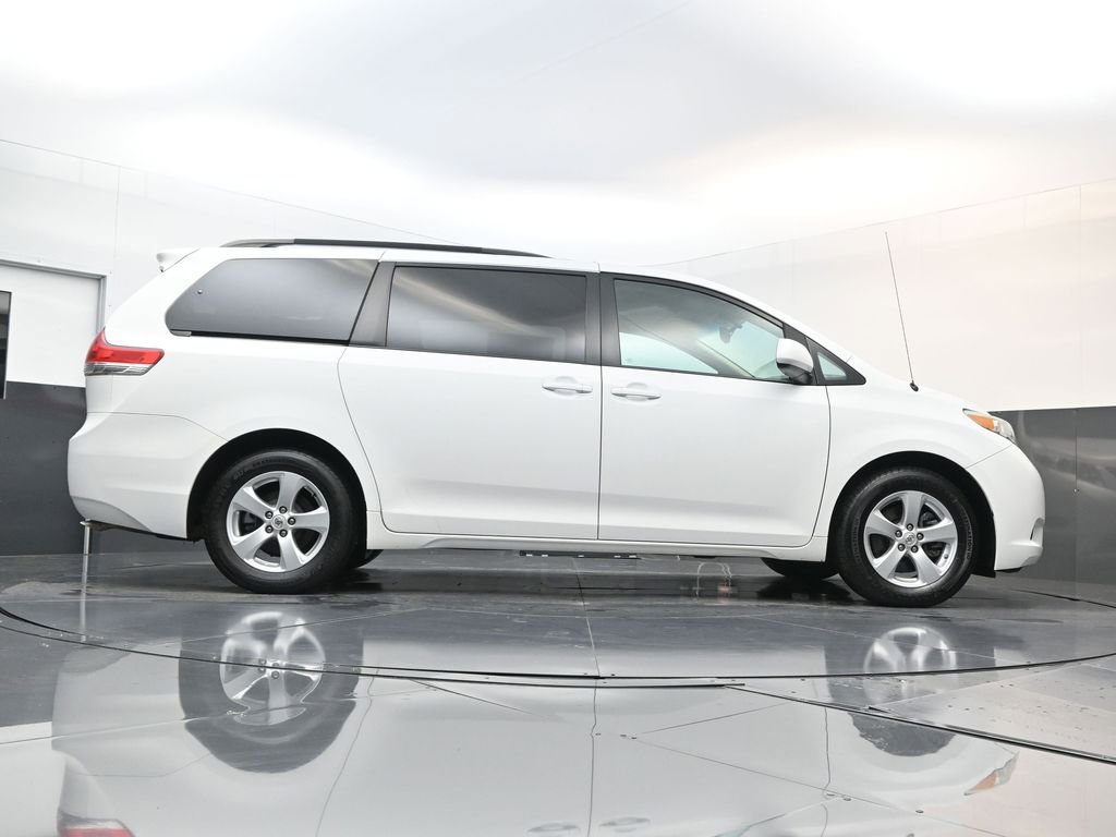Used 2012 Toyota Sienna LE image 18