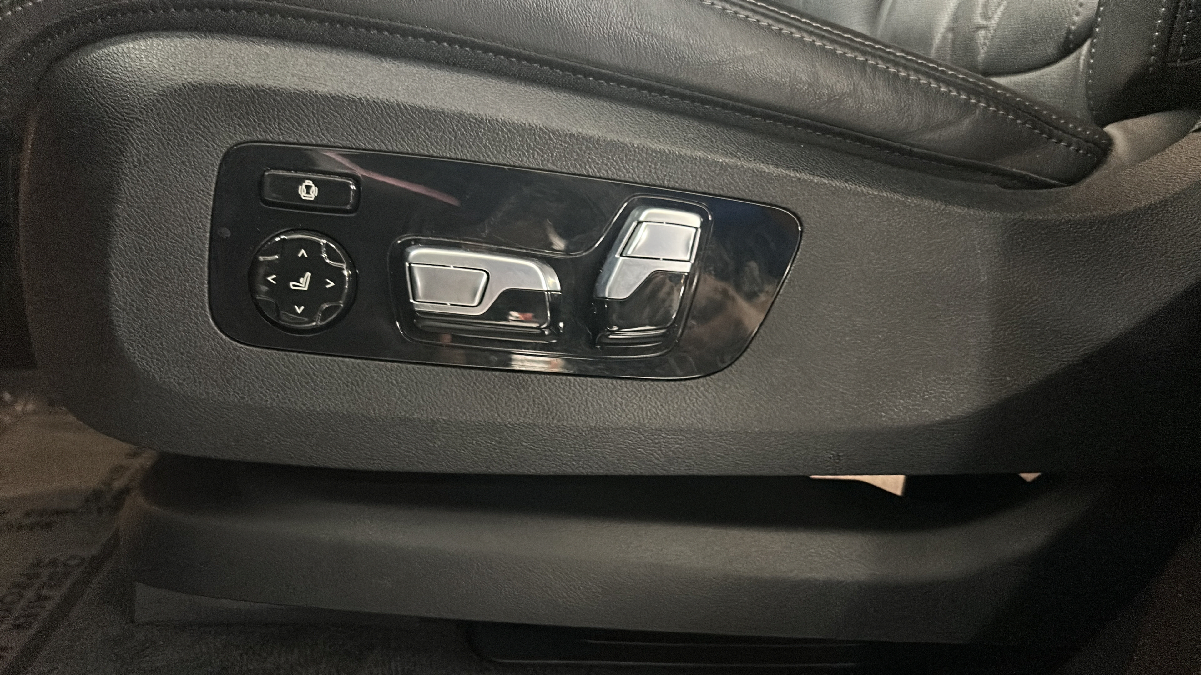 Used 2024 BMW X5 M60i AWD/4WD image 10