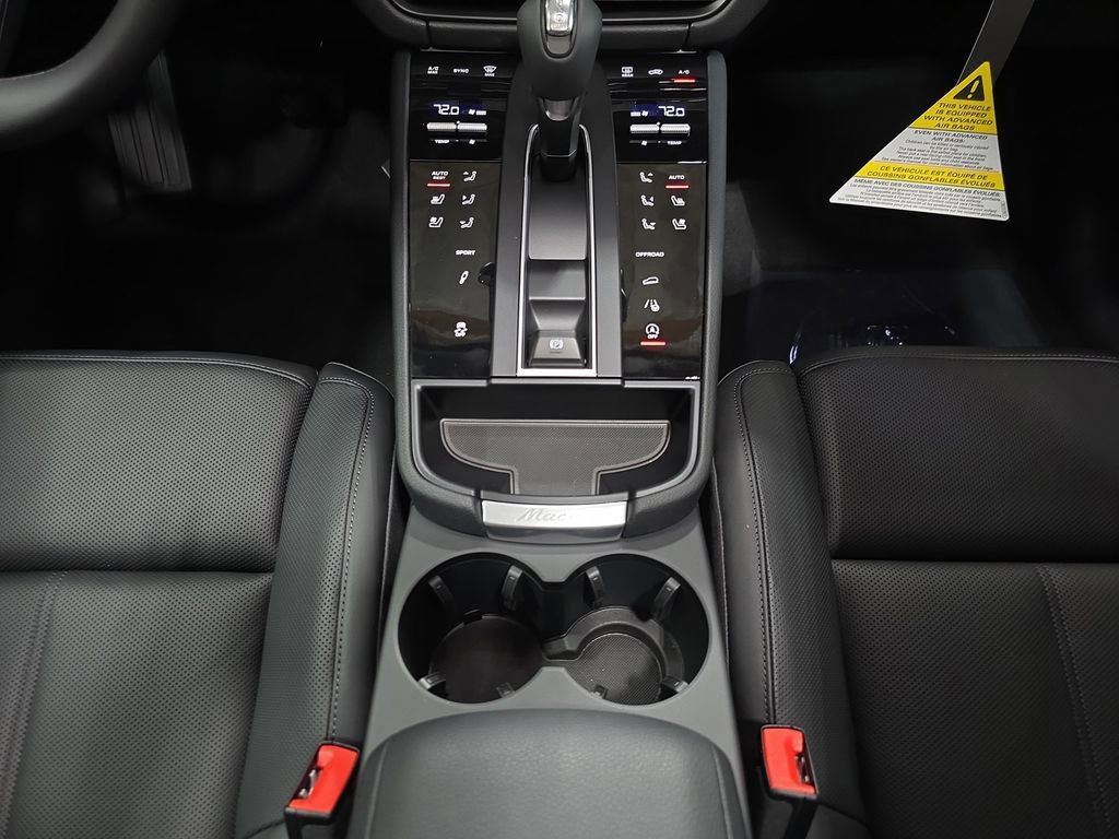 Certified 2025 Porsche Macan image 20