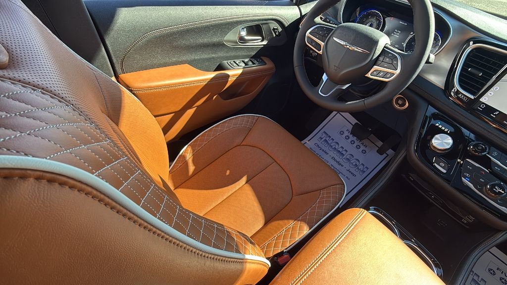 New 2026 Chrysler Pacifica Pinnacle image 17