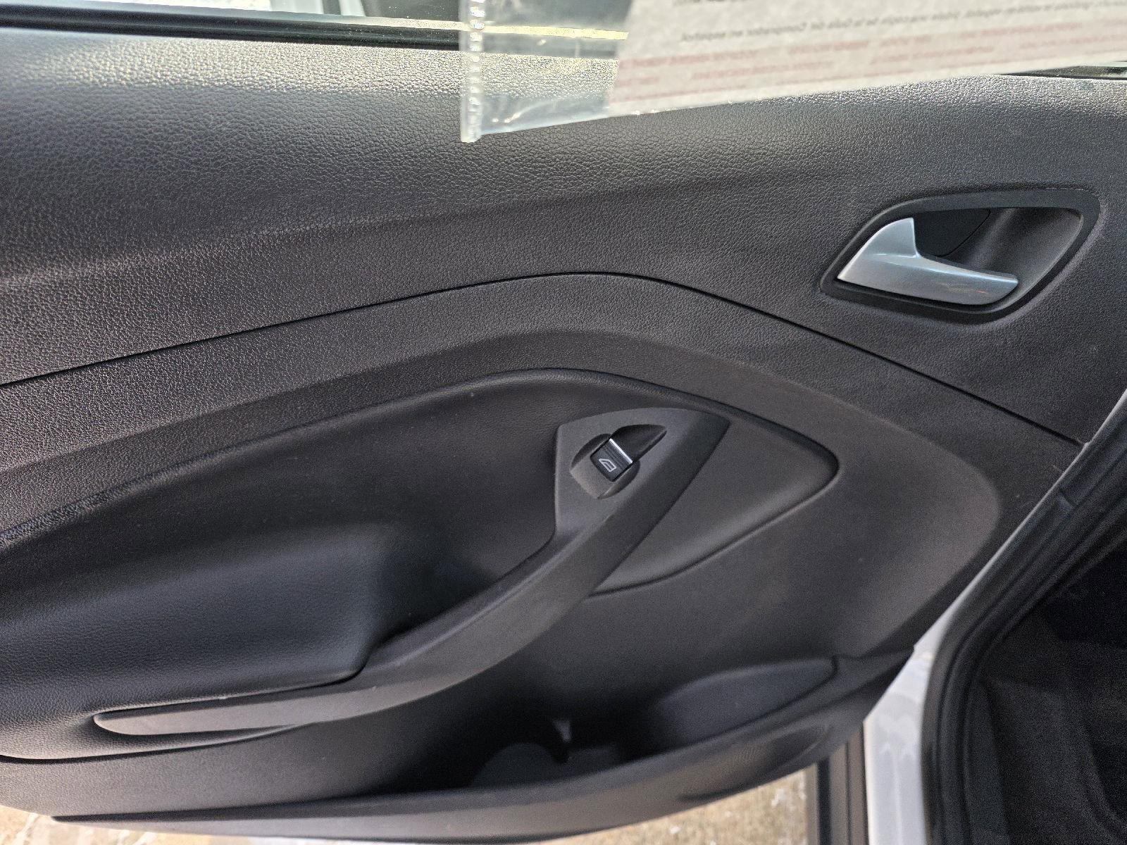 Used 2015 Ford C-MAX SE image 28