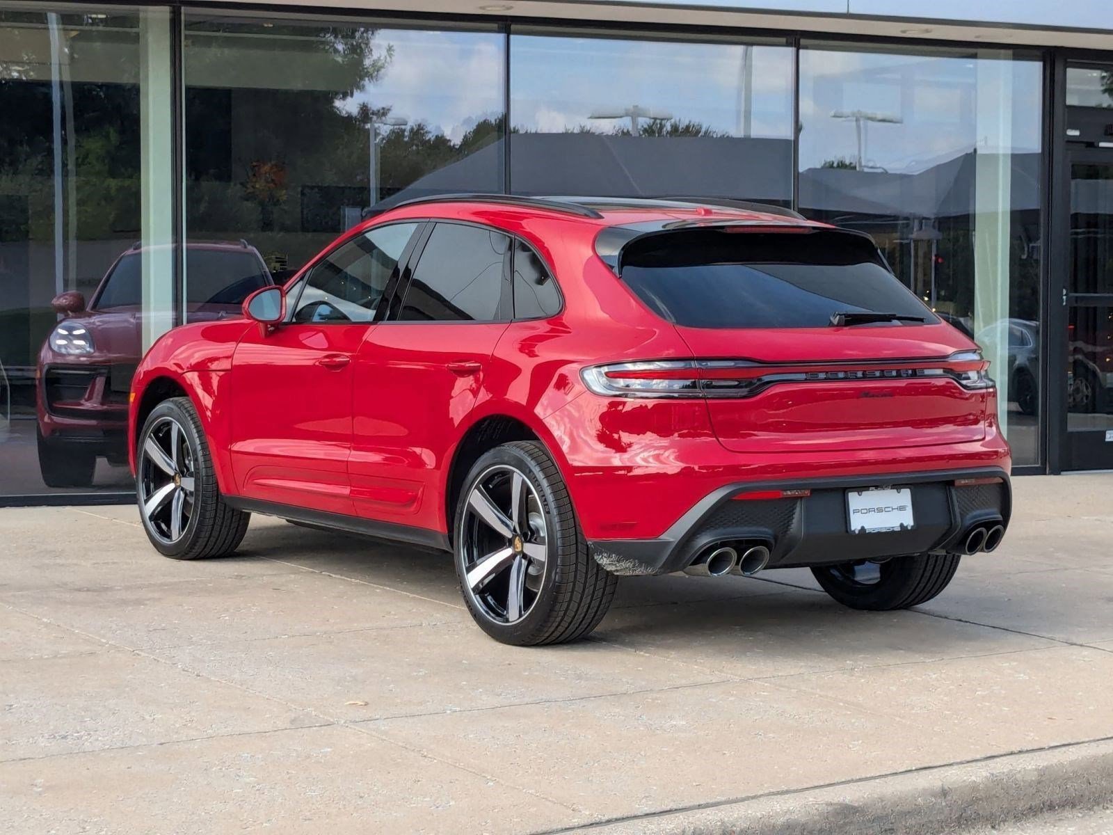 Certified 2025 Porsche Macan video 3