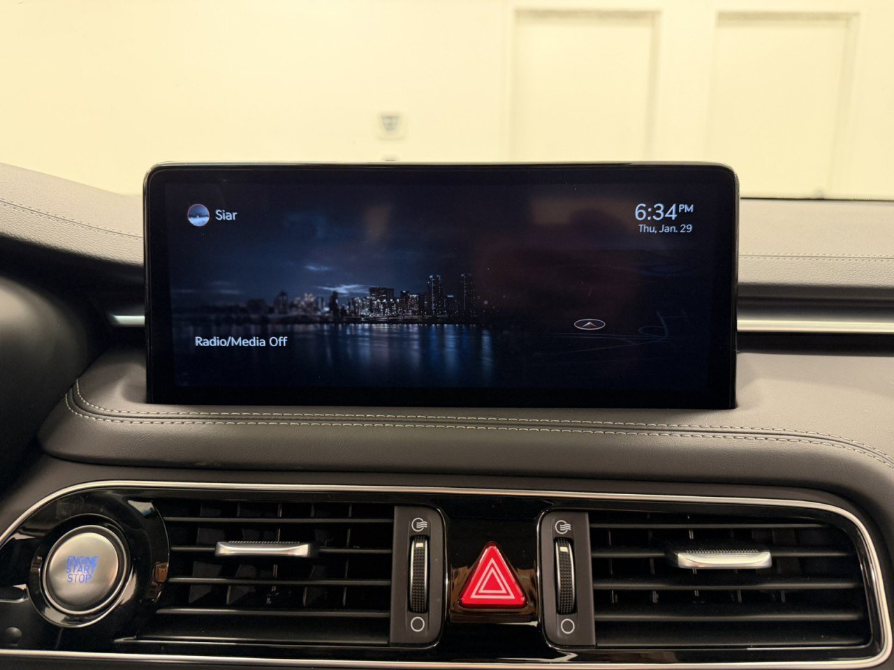 Used 2022 Genesis G70 2.0T image 16