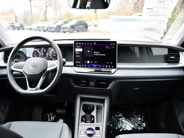 New 2026 Volkswagen Tiguan SE FWD image 17