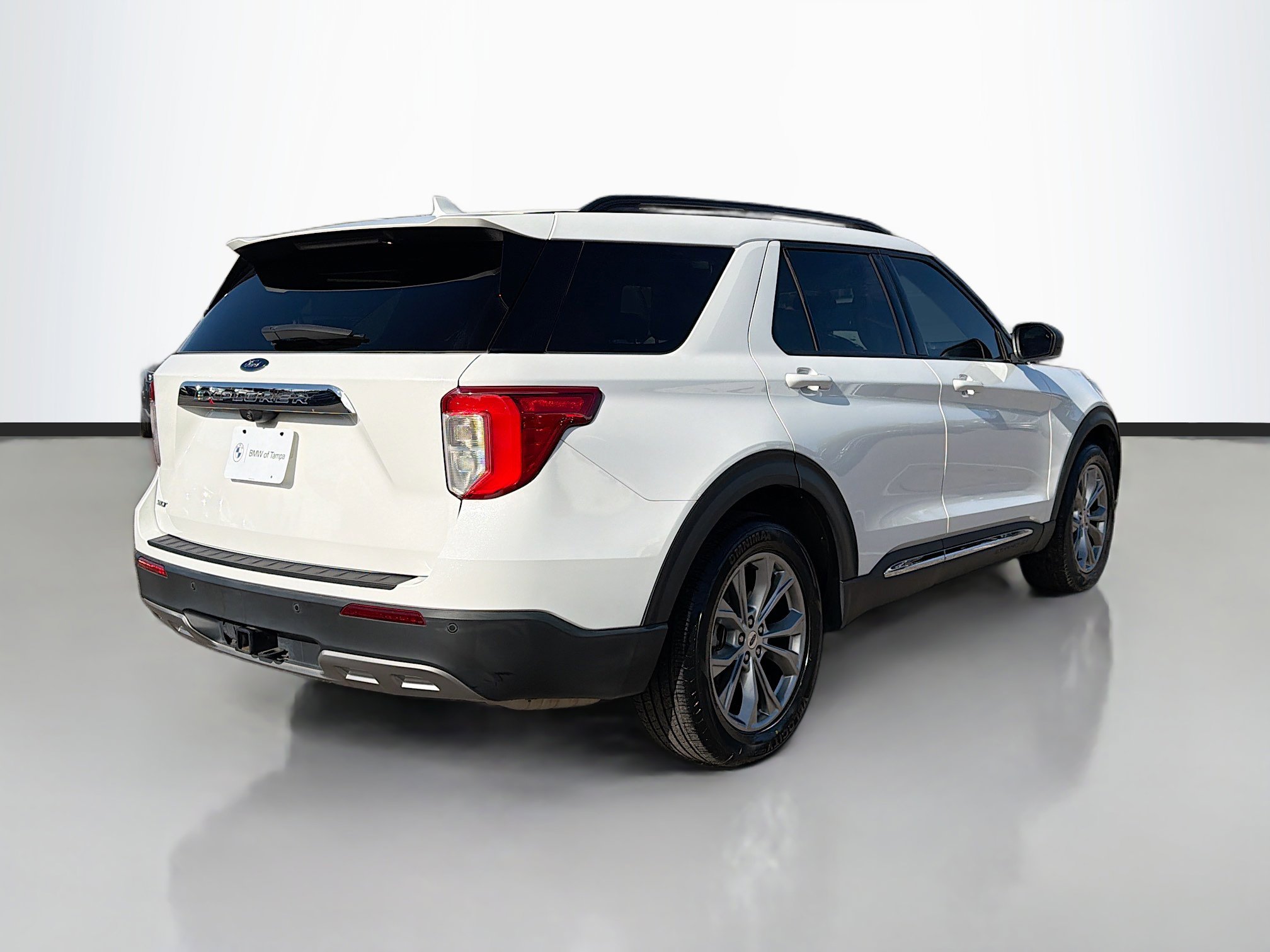 Used 2022 Ford Explorer XLT w/ Equipment Group 202A image 3