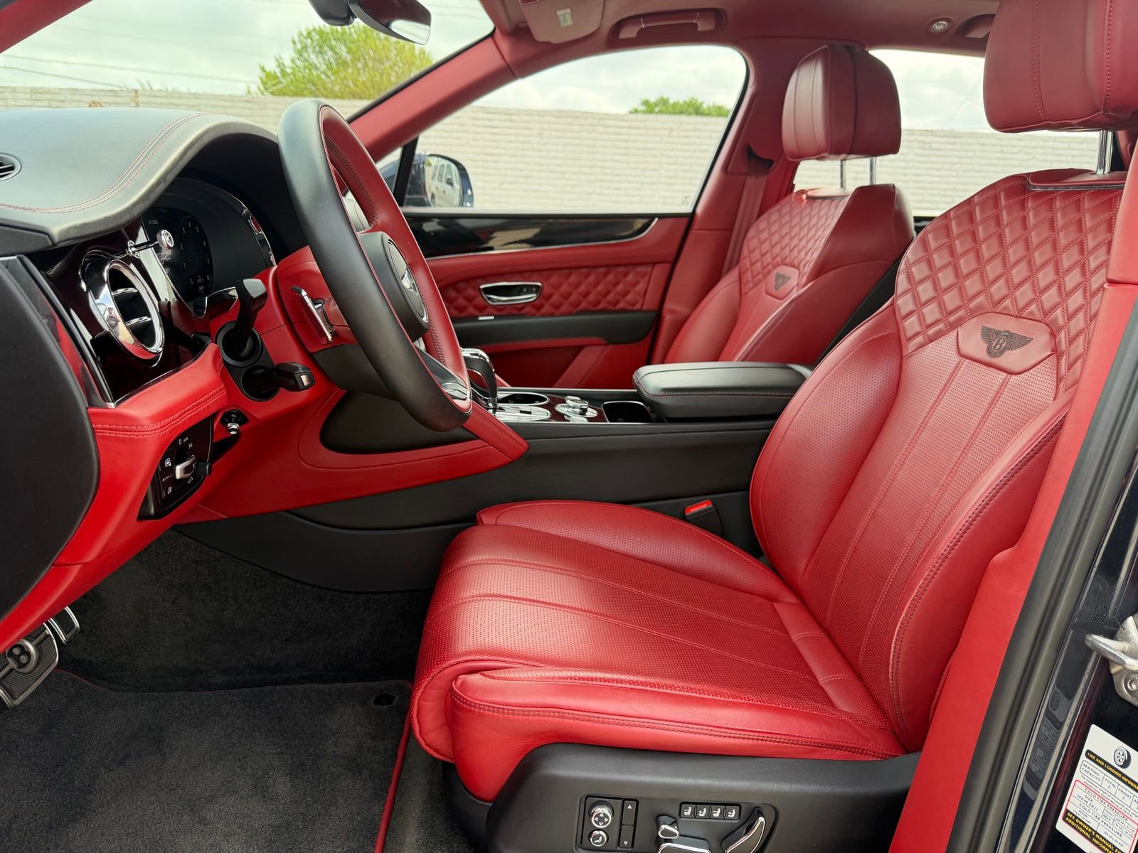 Used 2021 Bentley Bentayga image 20