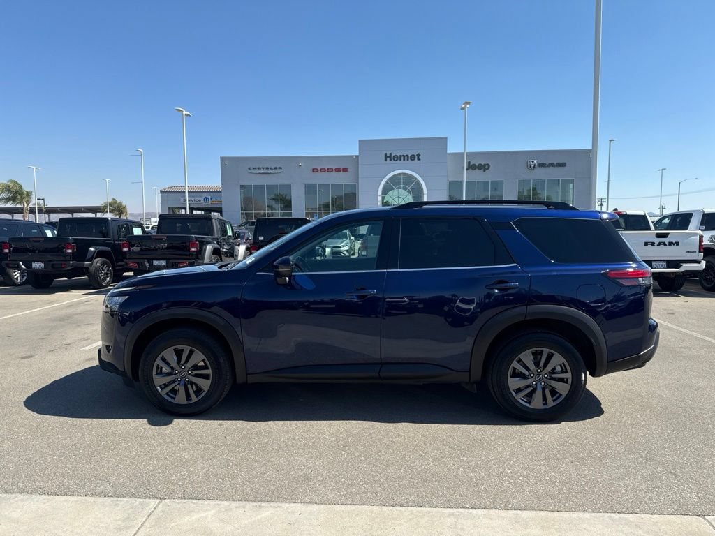Used 2024 Nissan Pathfinder SV FWD image 5