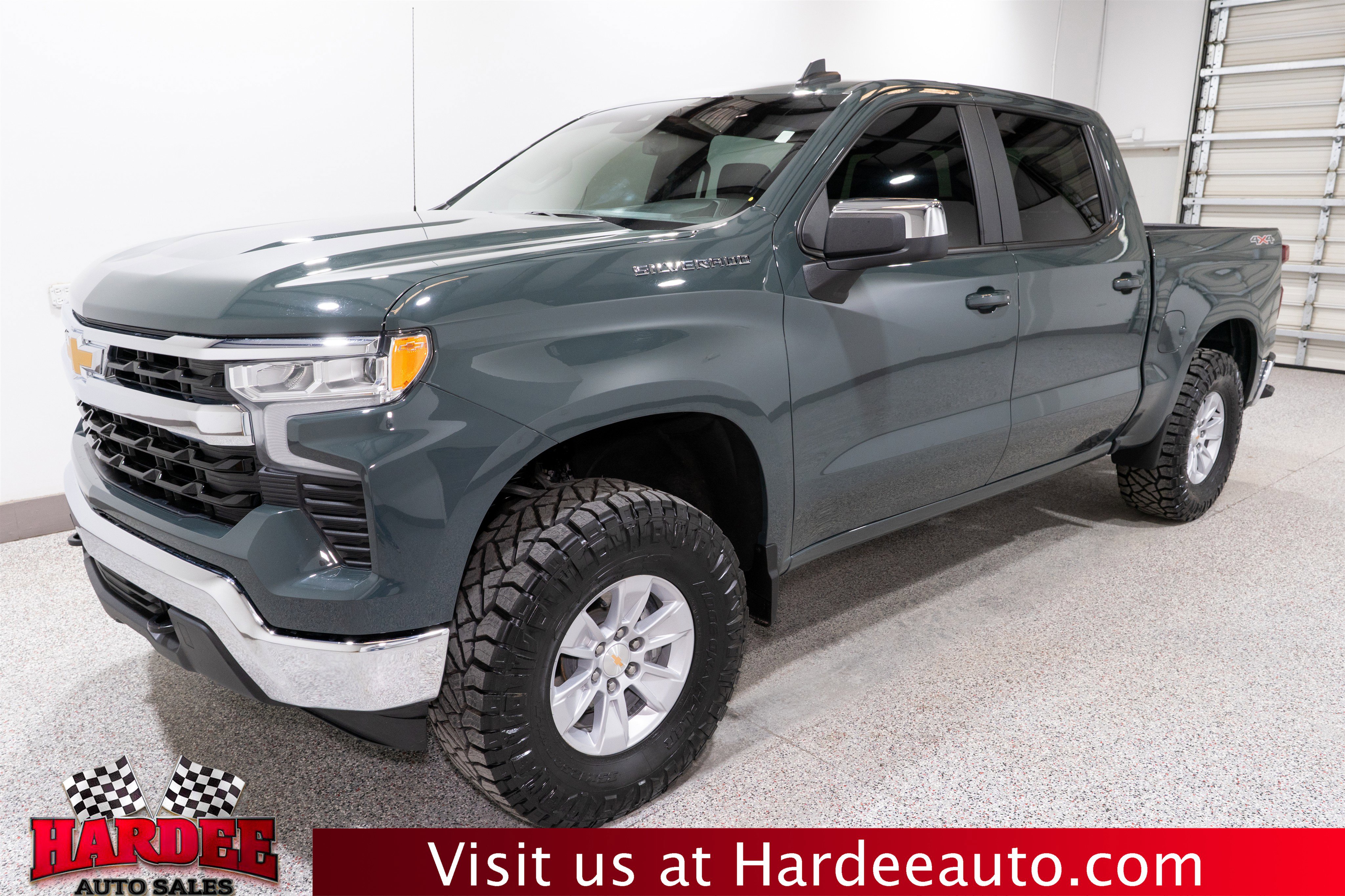 Used 2025 Chevrolet Silverado 1500 LT image 2