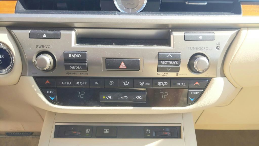 Used 2013 Lexus ES 300h w/ Luxury Pkg image 27