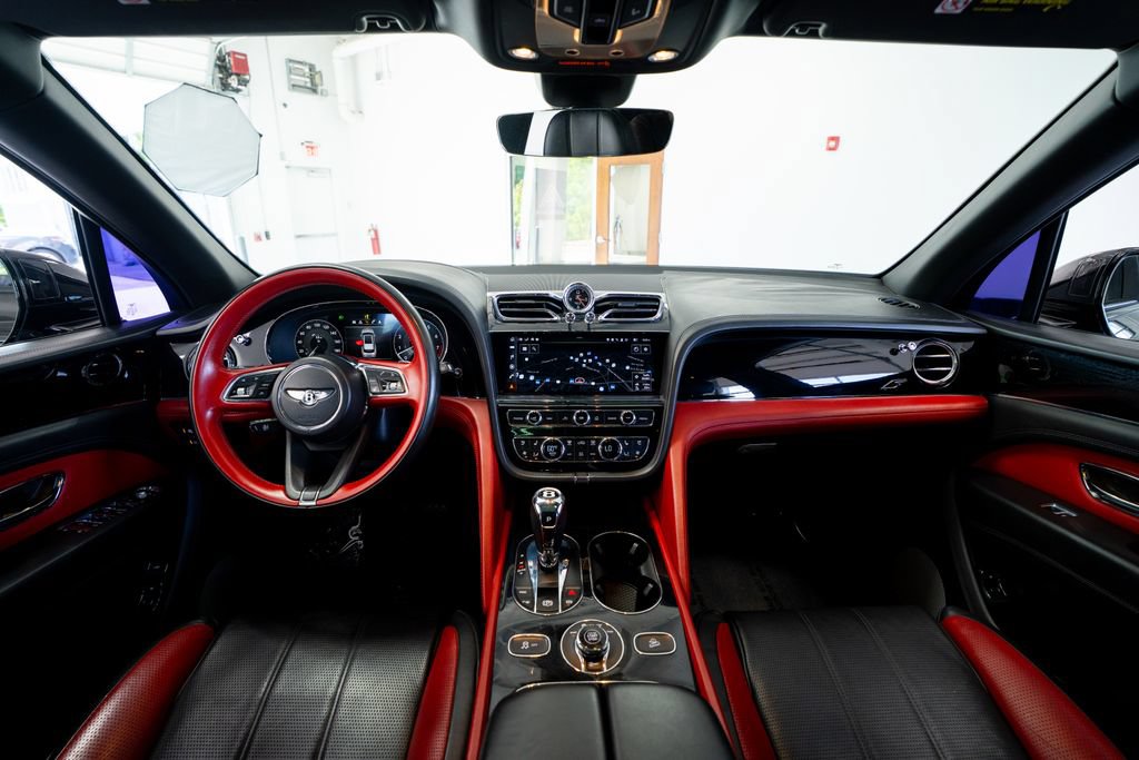 Used 2022 Bentley Bentayga AWD/4WD image 50