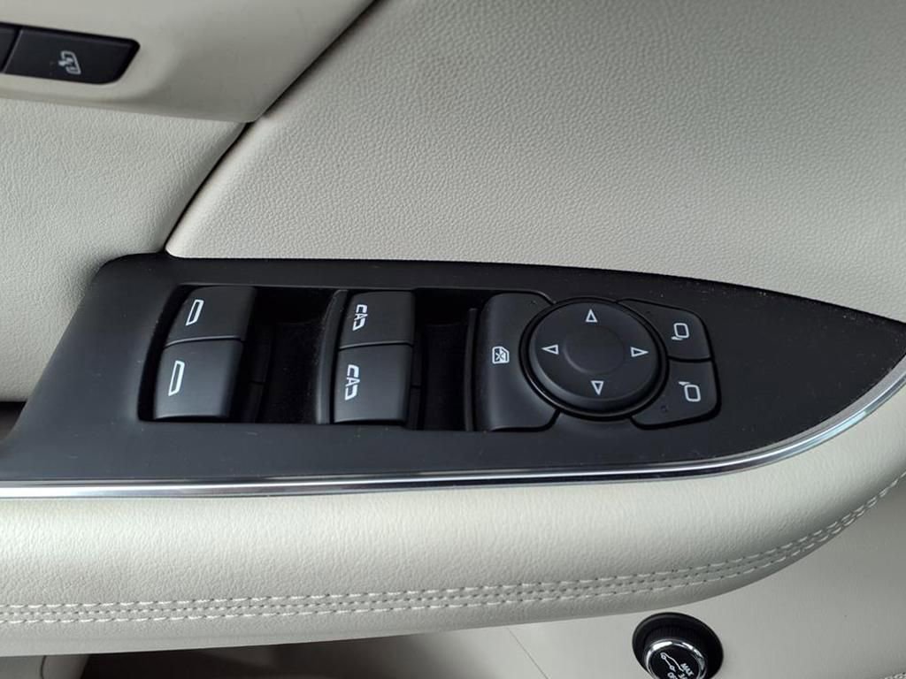 Used 2023 Buick Envision Avenir image 7