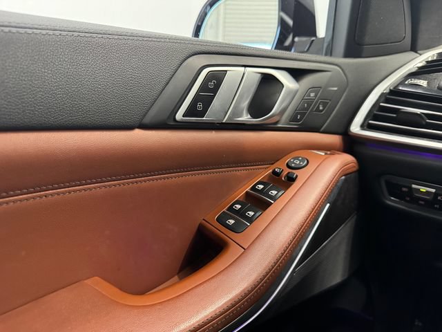 Used 2022 BMW X5 sDrive40i w/ M Sport Package RWD image 40