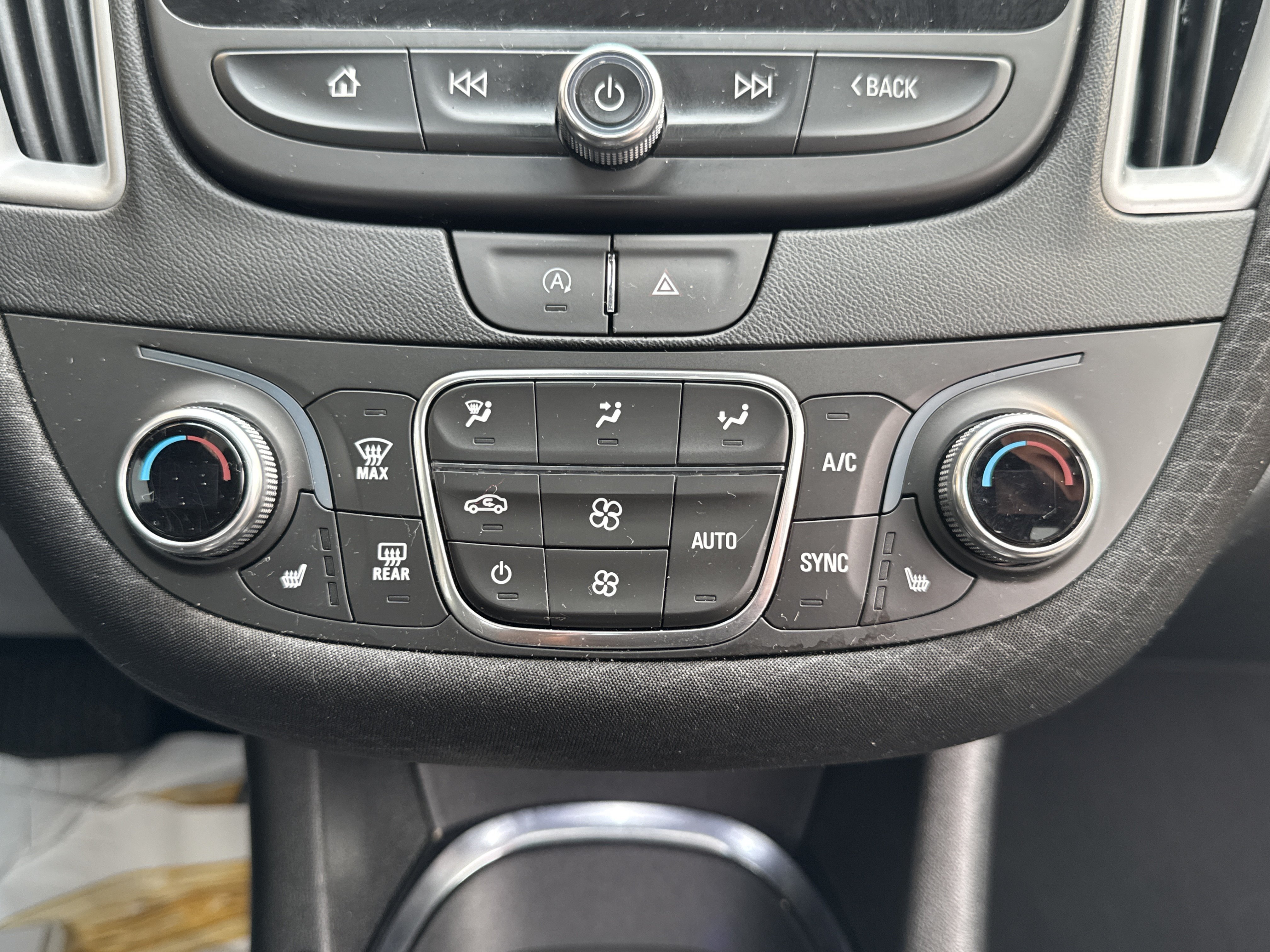 Used 2024 Chevrolet Malibu LT FWD image 14