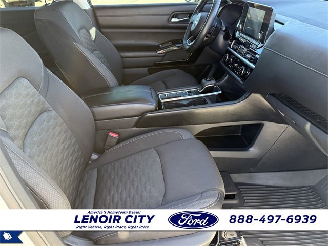 Used 2022 Nissan Pathfinder SV w/ SV Premium Package image 20