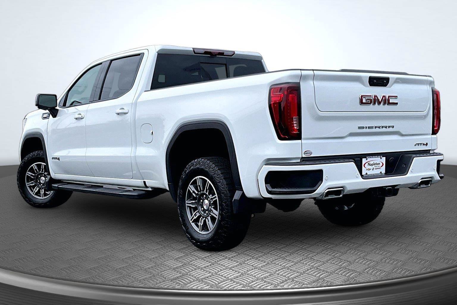 Used 2024 GMC Sierra 1500 AT4 w/ Technology Package AWD/4WD image 14