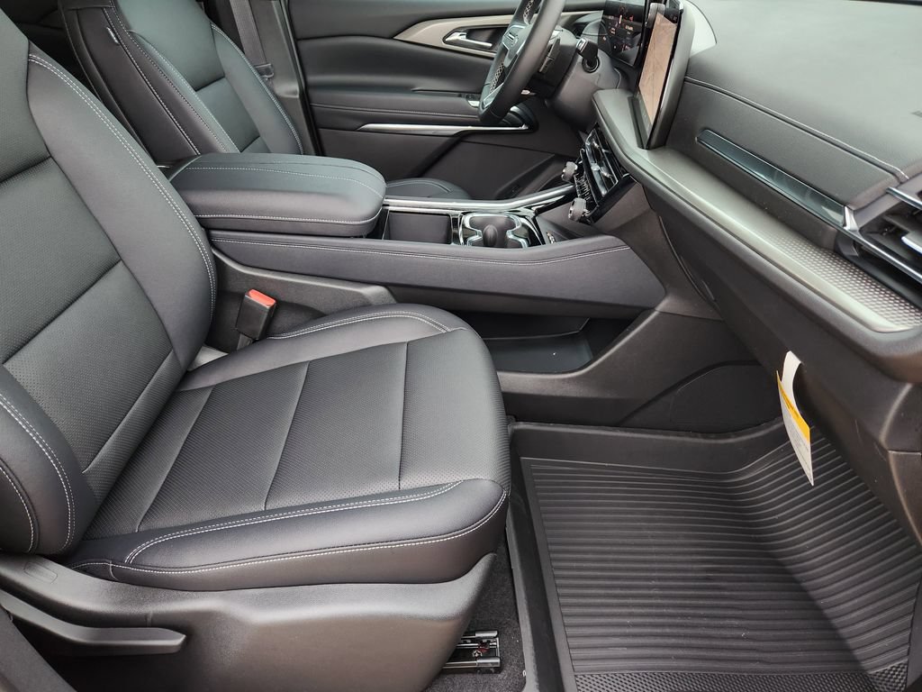 New 2026 Chevrolet Traverse LT w/ Midnight/Sport Edition FWD image 10