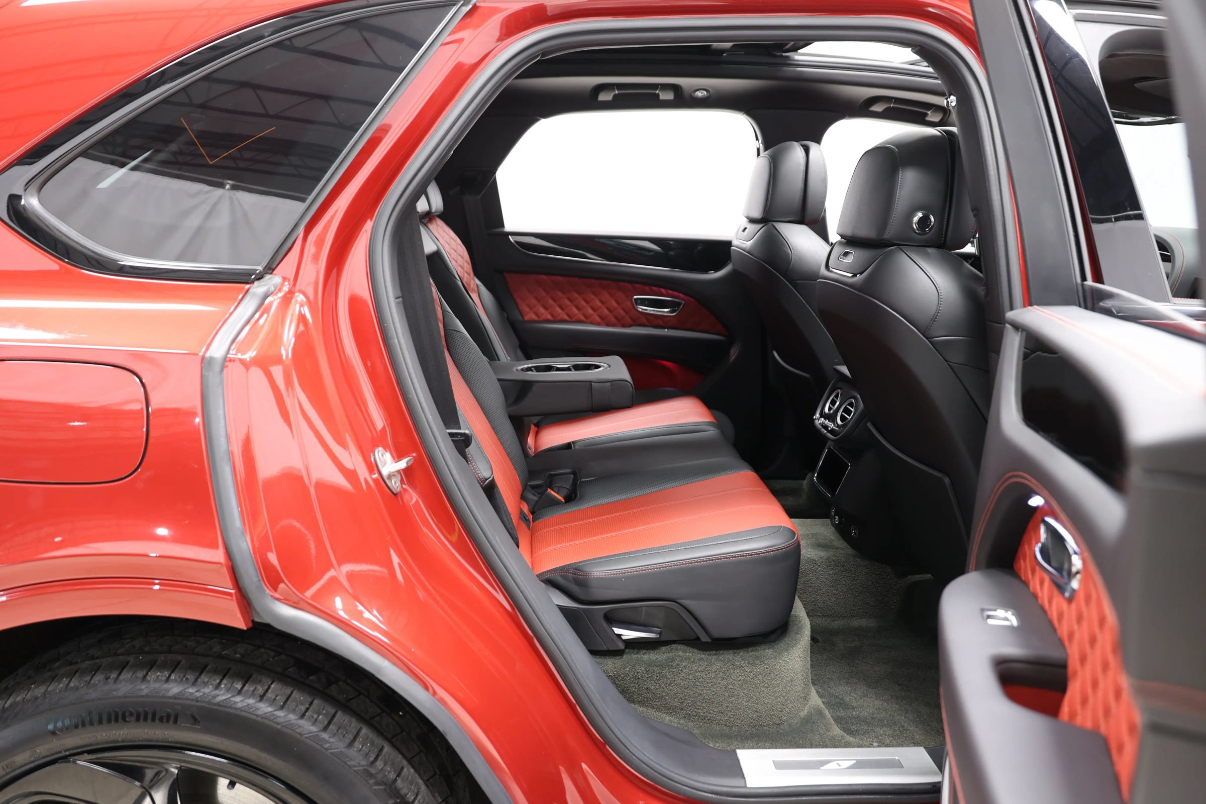 Used 2022 Bentley Bentayga AWD/4WD image 89