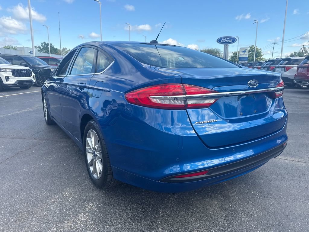 Used 2017 Ford Fusion SE w/ Fusion SE Technology Package FWD image 9