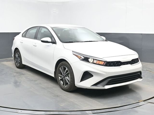 Used 2023 Kia Forte LXS w/ LXS Technology Package FWD image 2