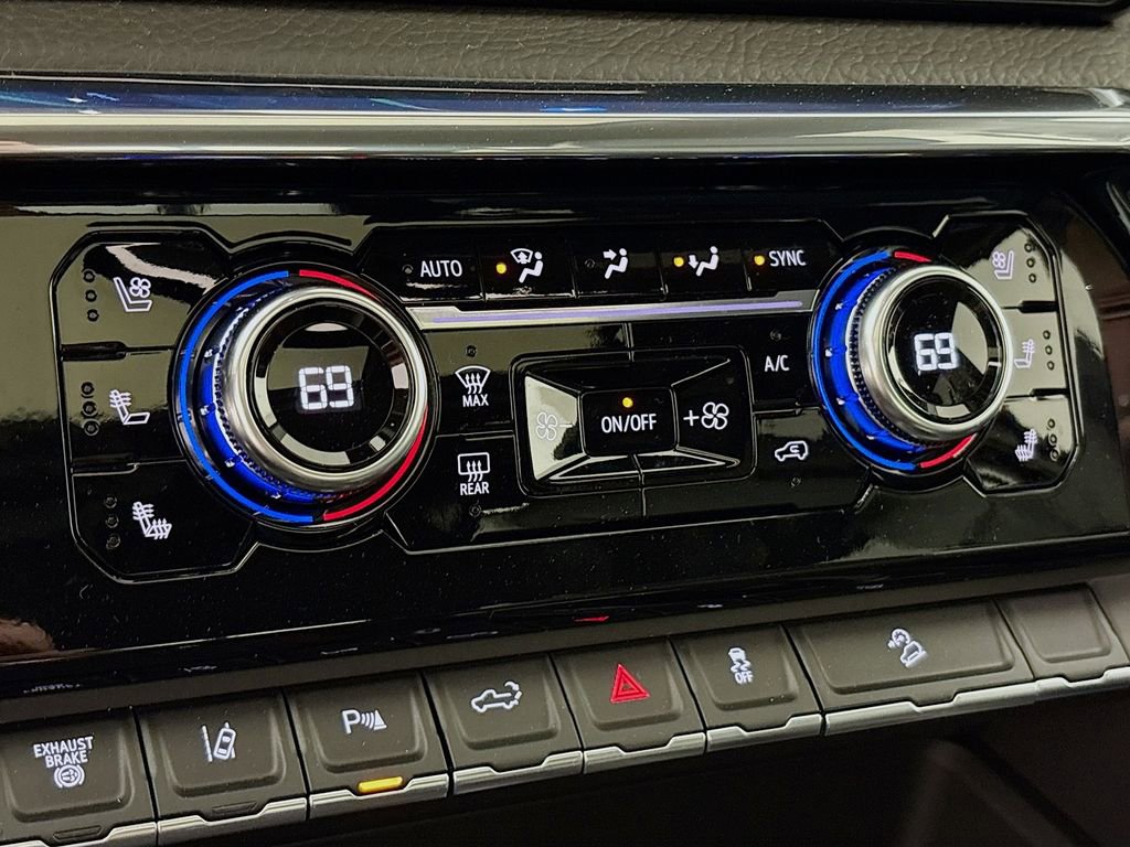 New 2025 GMC Sierra 3500 Denali w/ Denali Reserve Package image 16