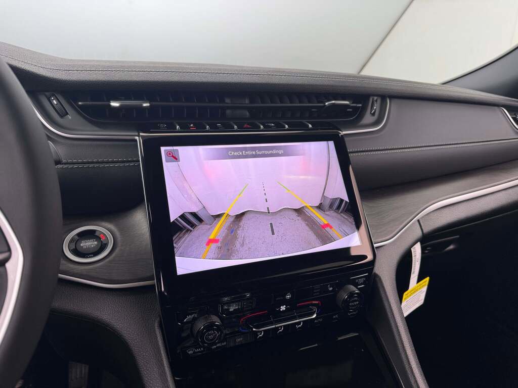 New 2025 Jeep Grand Cherokee Limited w/ Trailer Tow Package image 33