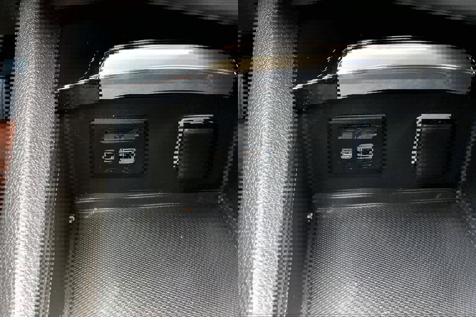 Used 2021 Buick Envision Essence w/ Technology Package I image 34