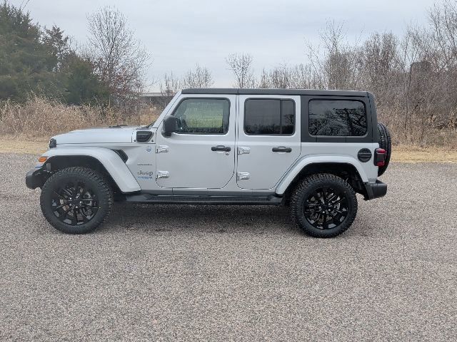 Used 2022 Jeep Wrangler Unlimited Sahara image 2