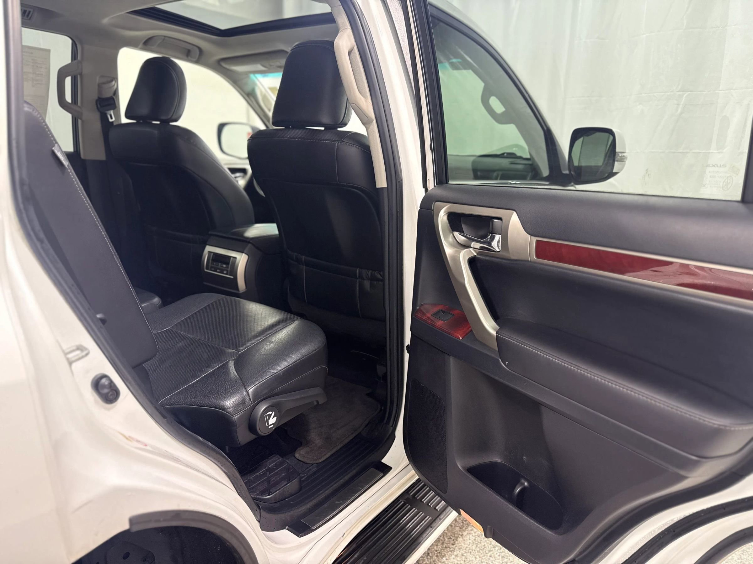 Used 2013 Lexus GX 460 image 28