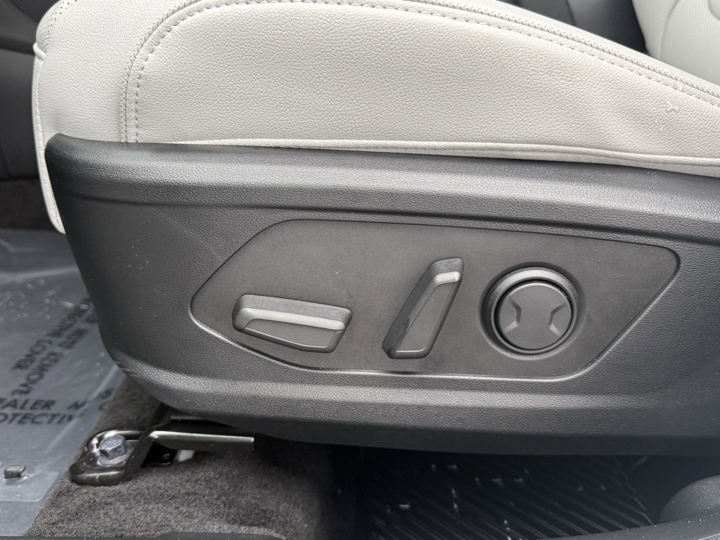 Certified 2025 Hyundai Santa Cruz Limited image 27