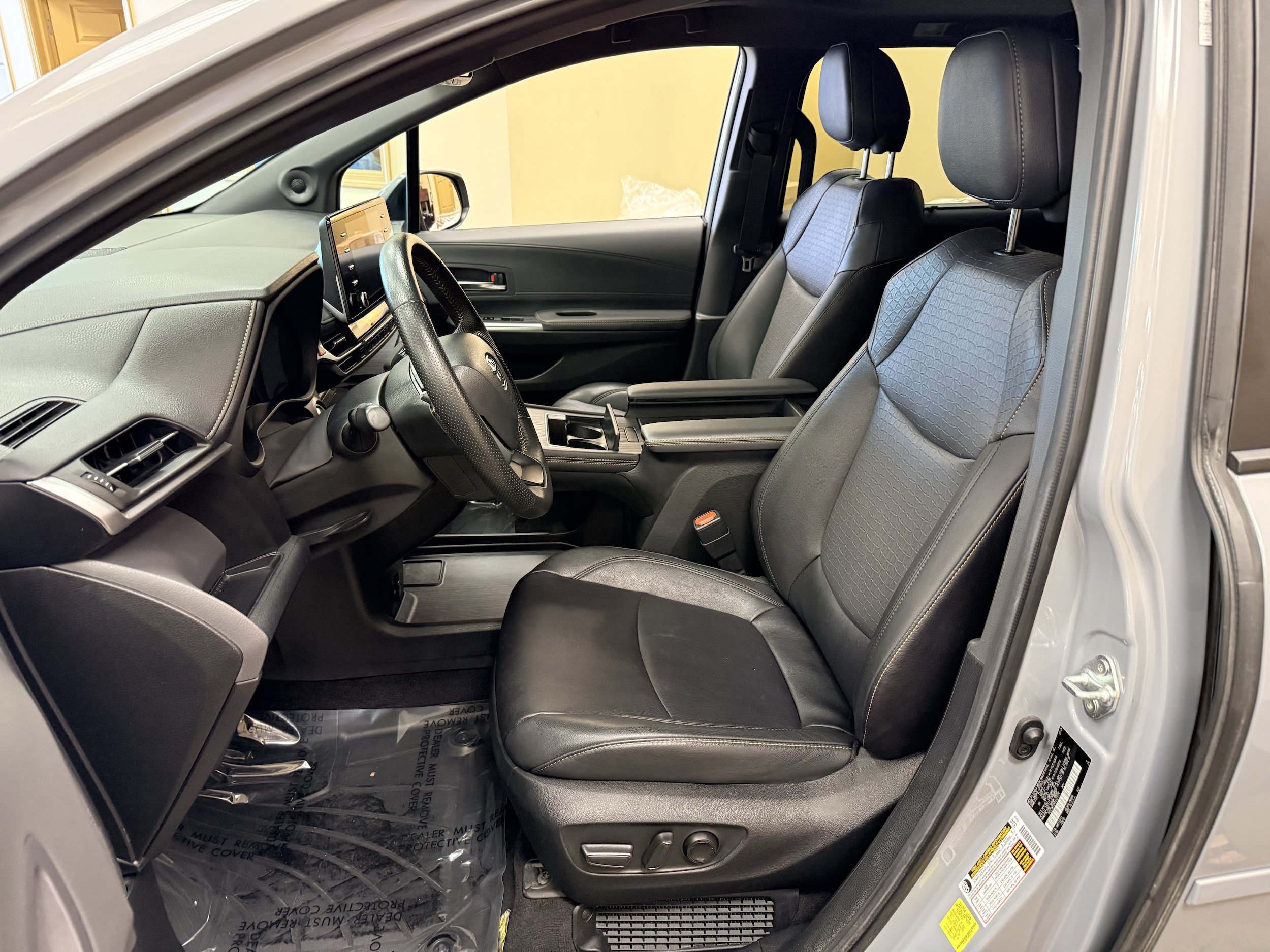 Used 2024 Toyota Sienna XLE Woodland Edition AWD/4WD image 5