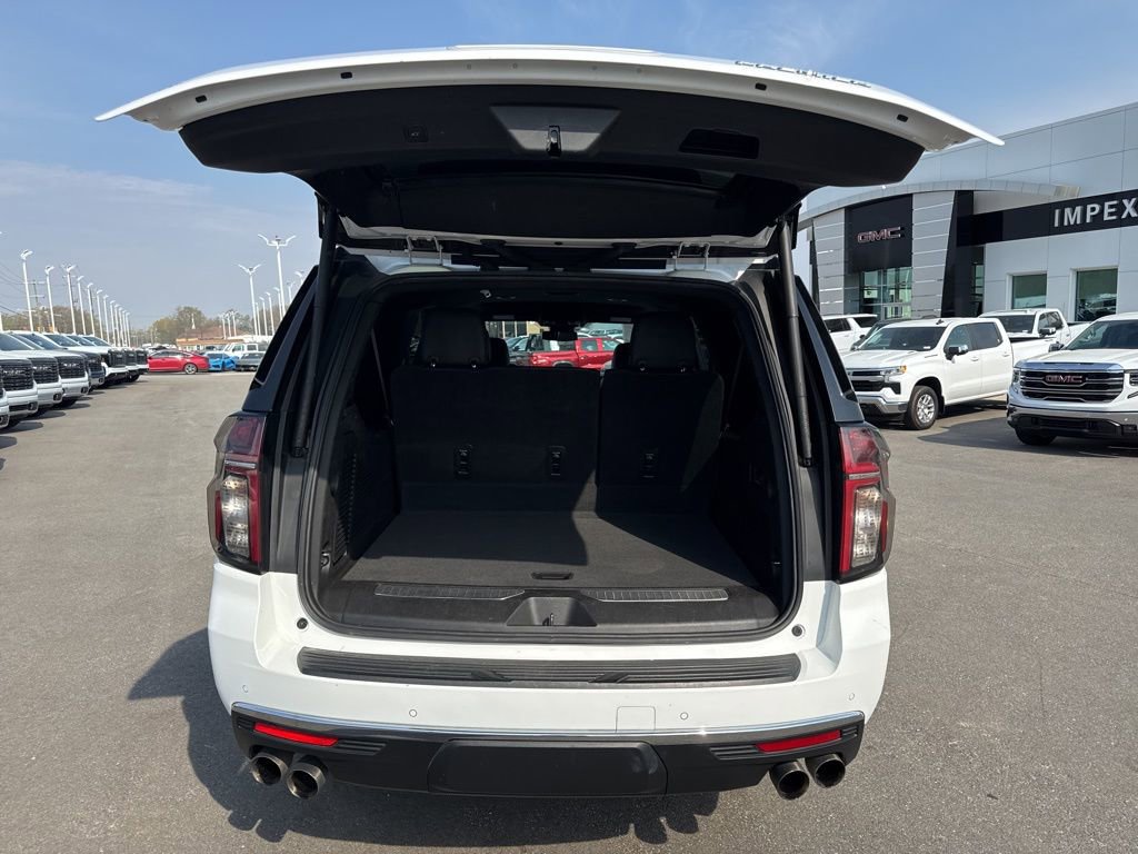 Used 2023 Chevrolet Suburban Premier image 32