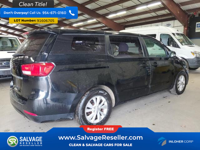 Used 2017 Kia Sedona L image 4