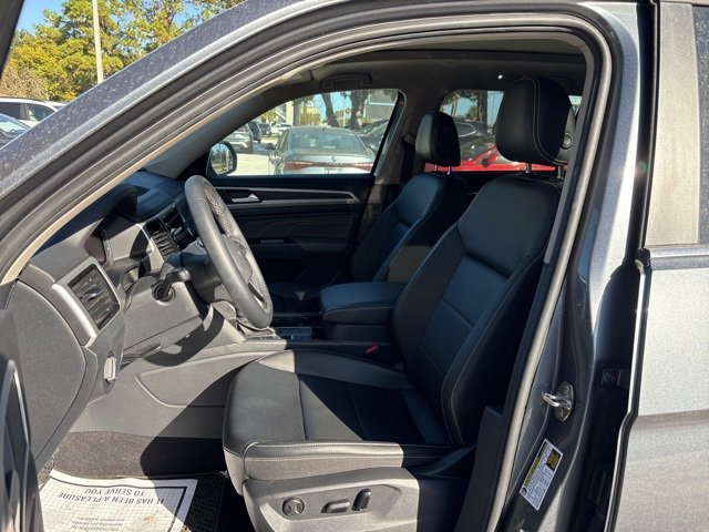 Used 2023 Volkswagen Atlas SE w/ Panoramic Sunroof Package image 5