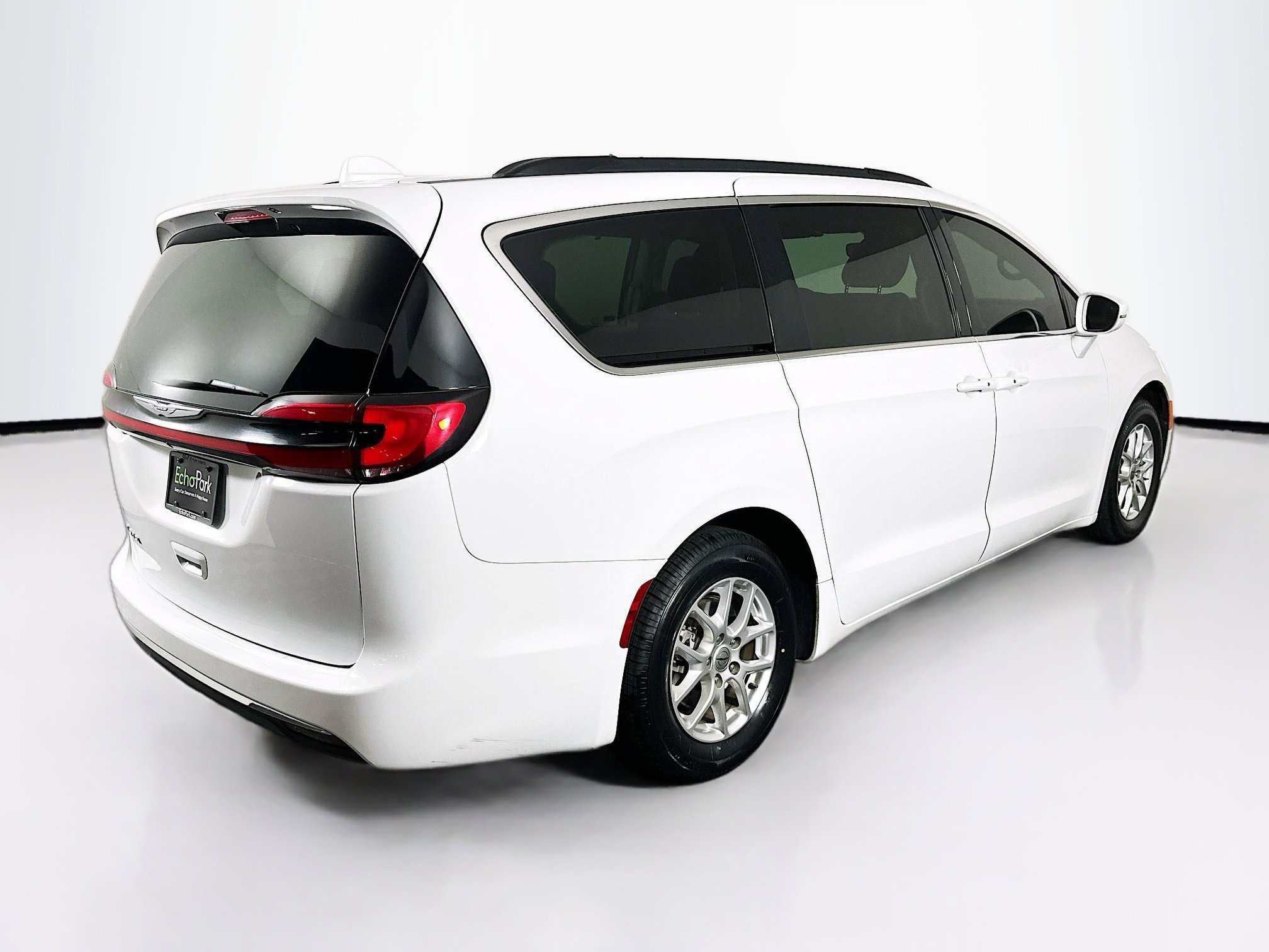 Used 2022 Chrysler Pacifica Touring-L image 9