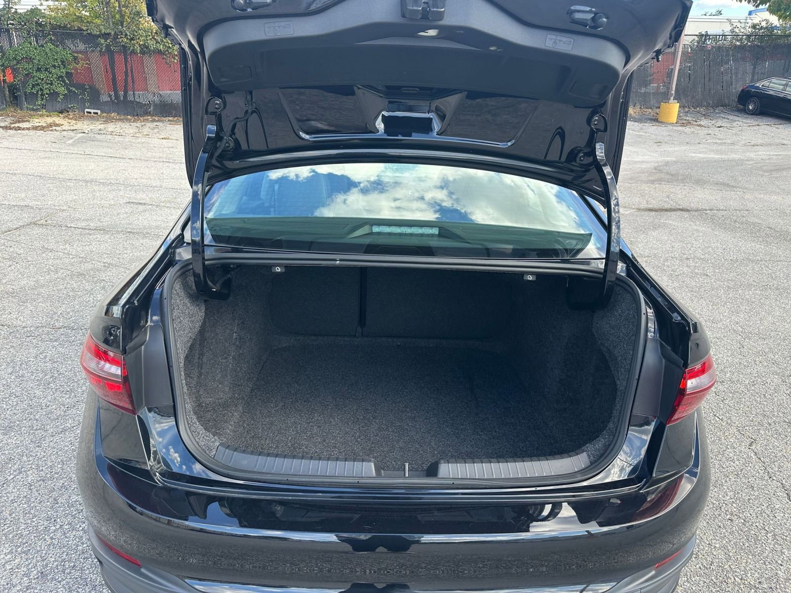 Used 2025 Volkswagen Jetta SE image 30