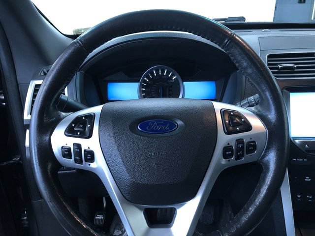 Used 2014 Ford Explorer XLT w/ Equipment Group 202A AWD/4WD image 26